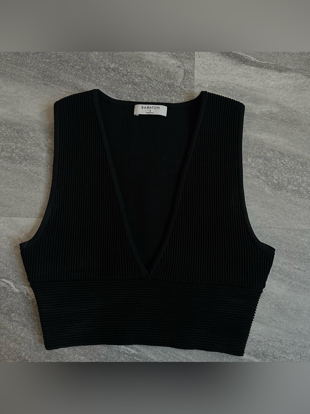 Aritzia Babaton Sculpt Knit V-Neck Tank S